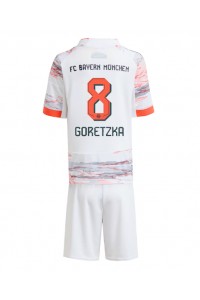 Bayern Munich Leon Goretzka #8 Jalkapallovaatteet Lasten Vieraspeliasu 2025-26 Lyhythihainen (+ Lyhyet housut)